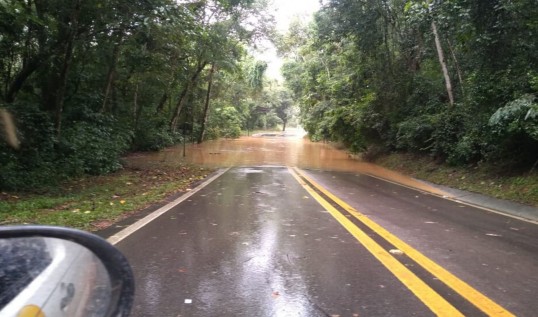 imagem destaque da noticia Chuvas deixam estradas intransitáveis, dificultando atendimentos