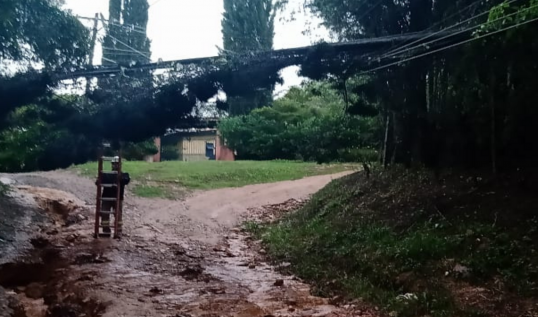 imagem destaque da noticia Fortes chuvas causam interrupções na região de Alumínio