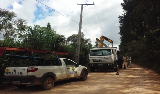 imagem destaque da noticia CERIM realiza a substituição de poste quebrado no bairro Cristal