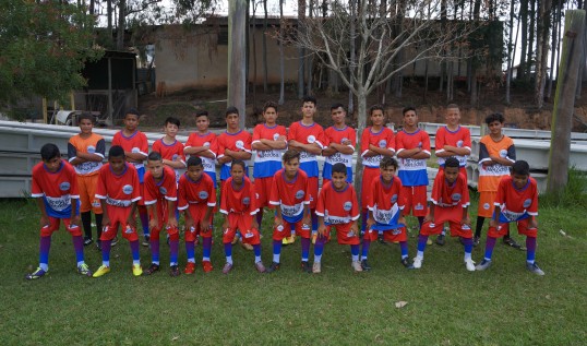 imagem destaque da noticia CERIM doa uniforme  ao projeto Futebol Para Jesus